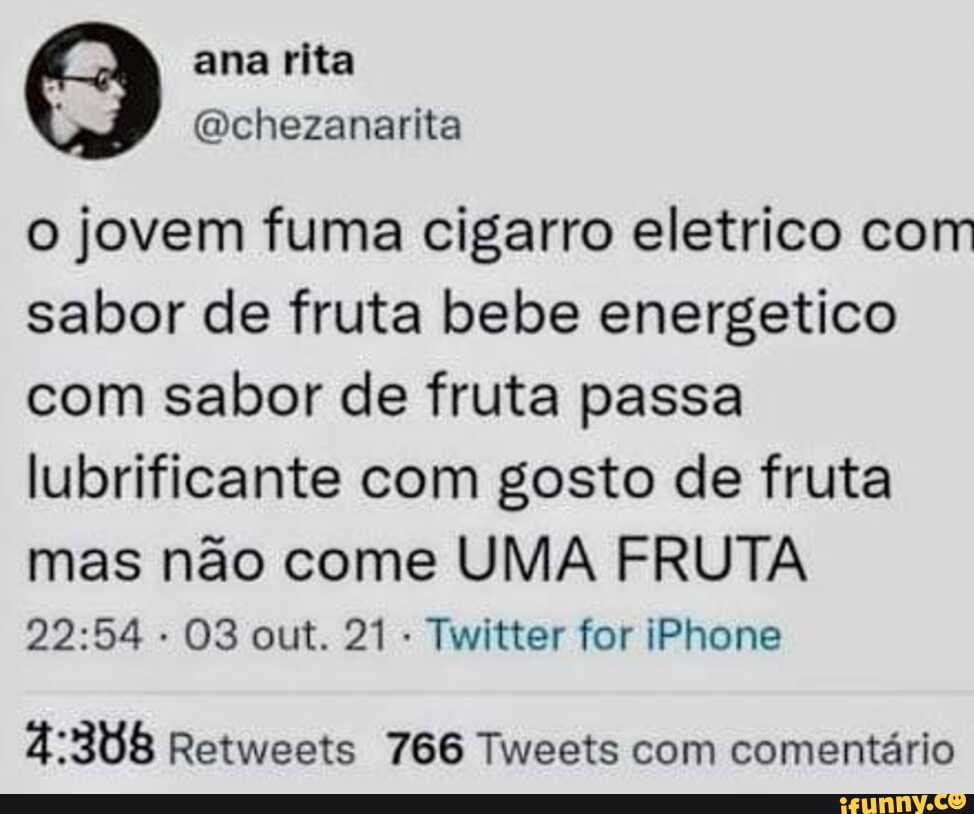 Jovem Fuma Cigarro Eletrico Sabor De Fruta Bebe Energetico