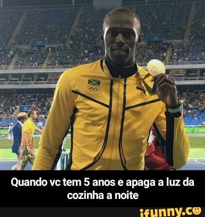 Quando
vc tem 5 anos e apaga a
luz
da
cozinha a noite - Quando vc tem 5 anos e apaga a luz da cozinha a noite