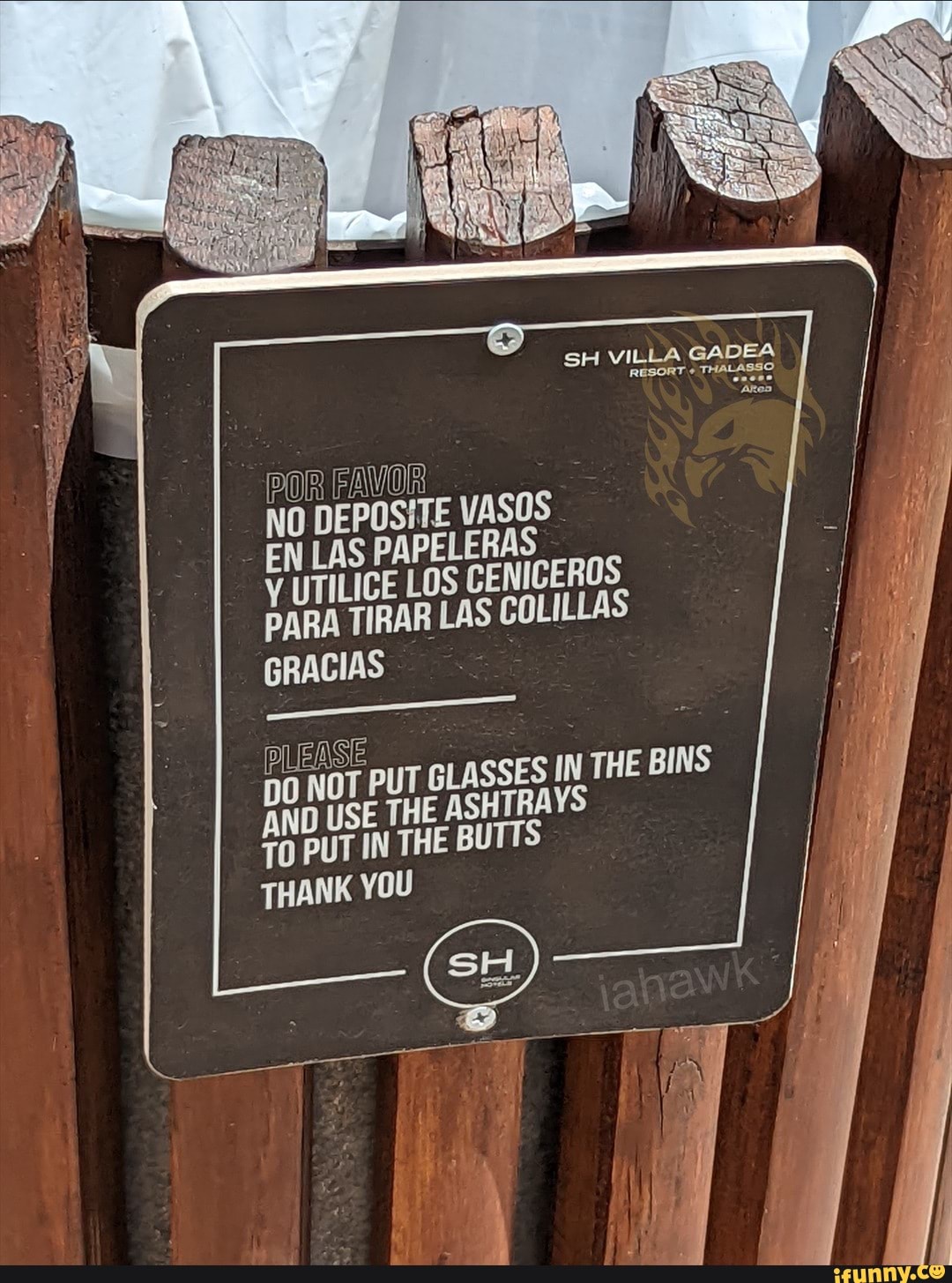 POR FAVOR NO DEPOSITE VASOS EN LAS PAPELERA Y UTILICE LOS CENICEROS