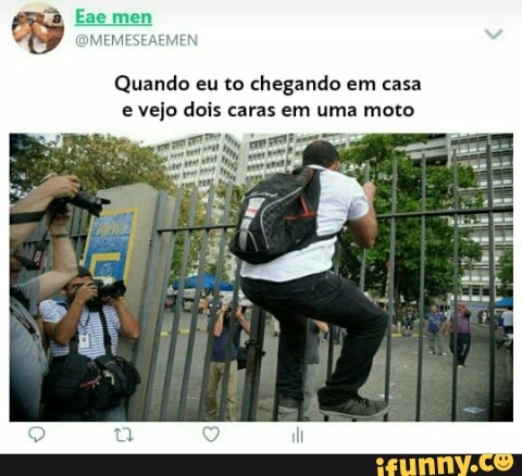 Quando eu to chegando em casa
e vejo dois caras em uma moto