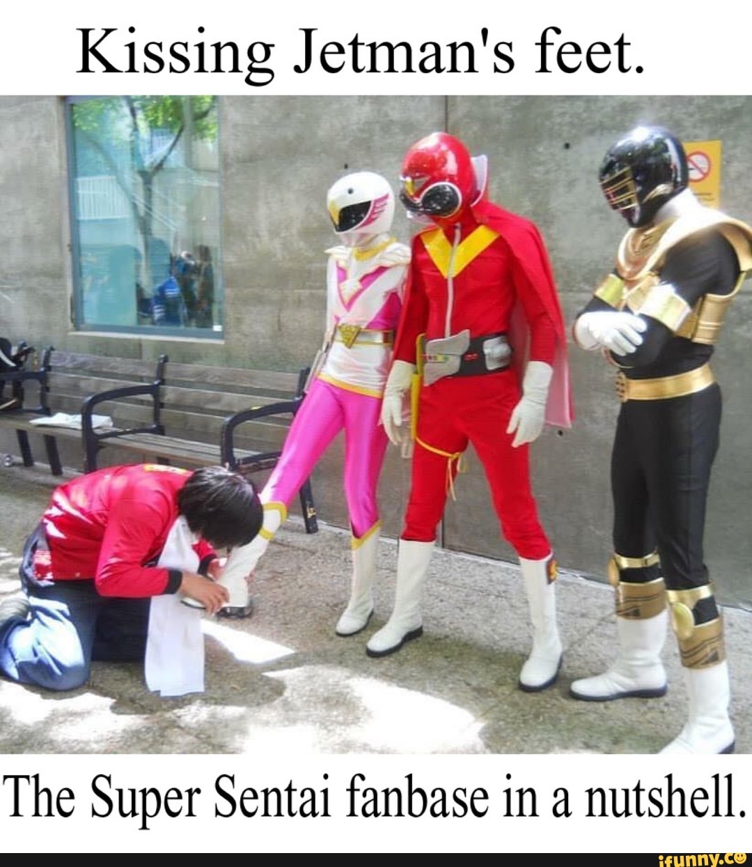 Kissing J UE s feet.
Te E None fanbase
ina nutshell