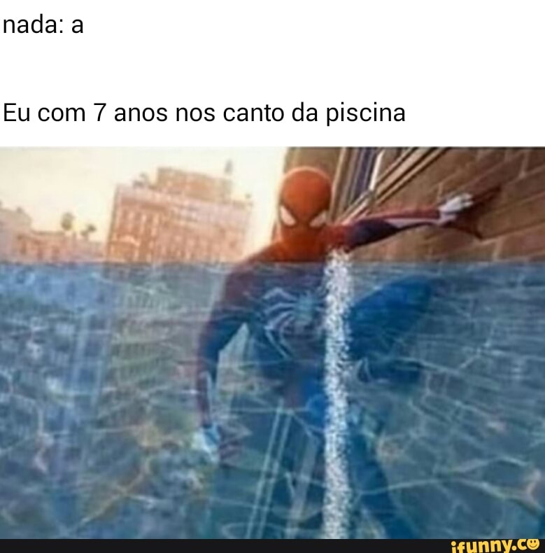 Eu com 7 anos nos canto da piscina