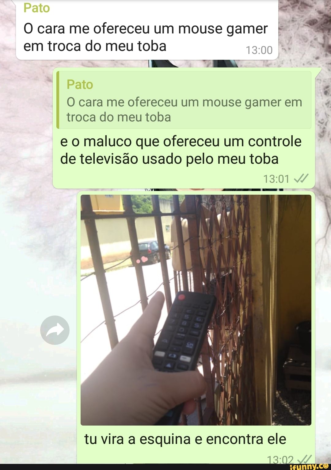 O cara me ofereceu um mouse gamer
em troca do meu toba
II Pato
II O cara me ofereceu um mouse gamer em troca do meu toba
e o maluco que ofereceu um controle
de televisão usado pelo meu toba
Cas
tu vira a esquina e encontra ele