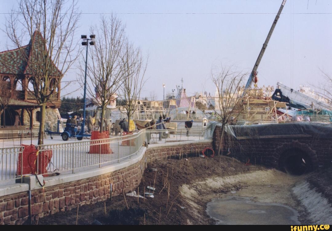Some really old Disneyland Paris construction photos! iFunny Some really old Disneyland Paris construction photos! iFunny