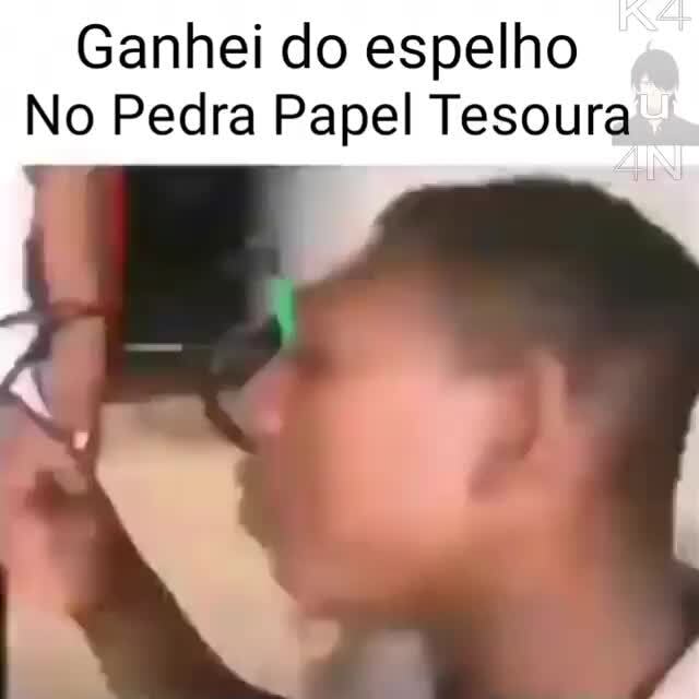 Jogando pedra papel tesoura