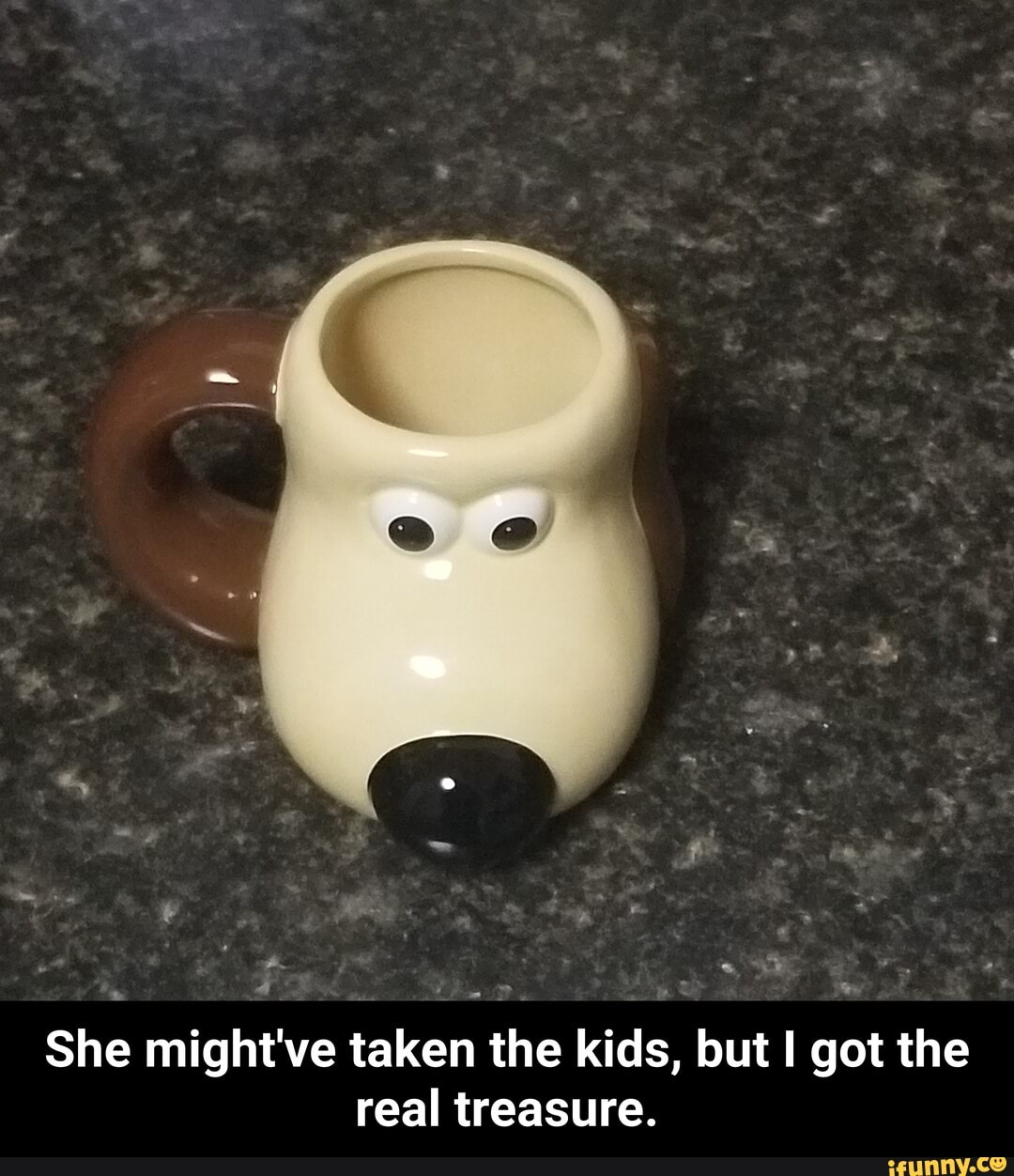 Y
She might've taken the kids, but I got the
real treasure. - She might've taken the kids, but I got the real treasure.