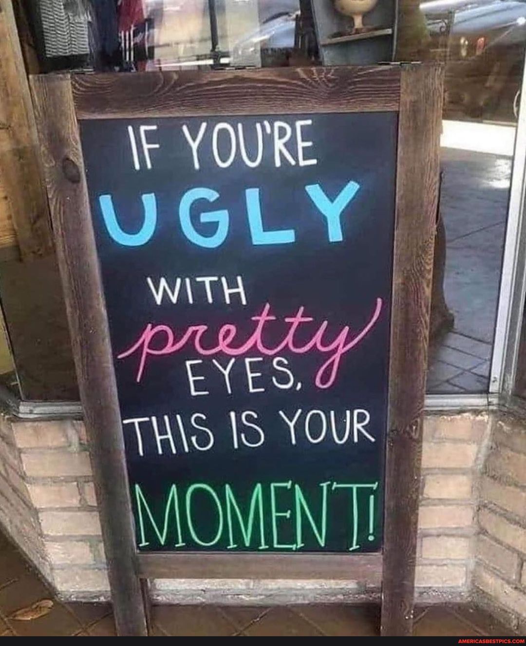 II
YOUR:
MOMENT