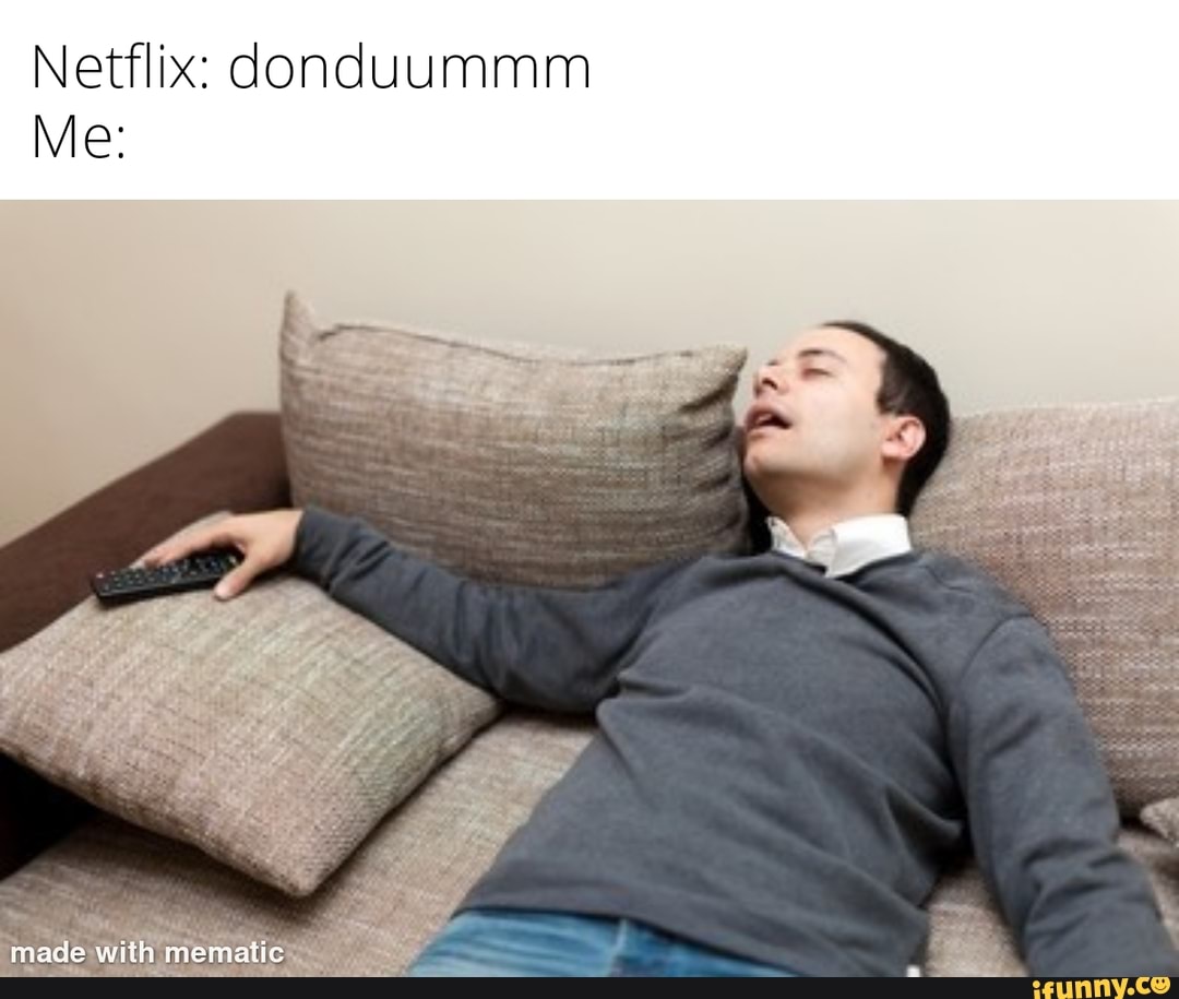 Дергаешься во сне при засыпании. Почему человек вздрагивает во сне. Сильная потливость ночью причины. Поспала днем мем. Хахаски.