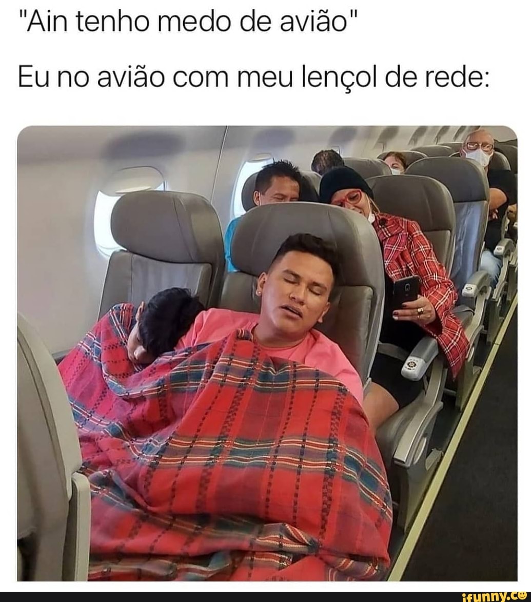 "Ain tenho medo de avião"
Eu no avião com meu lençol de rede: