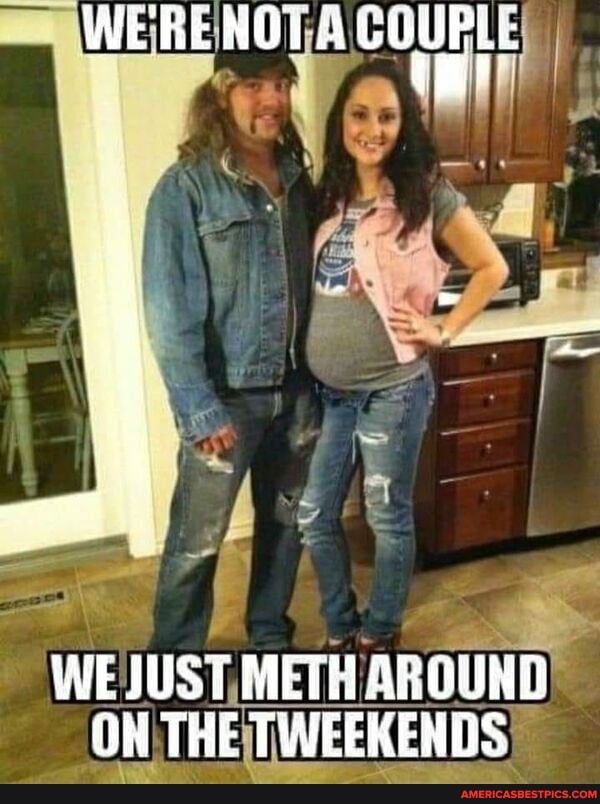 We'RE NOTA COUPLE
WE JUST METH AROUND OW THE WEEKENDS