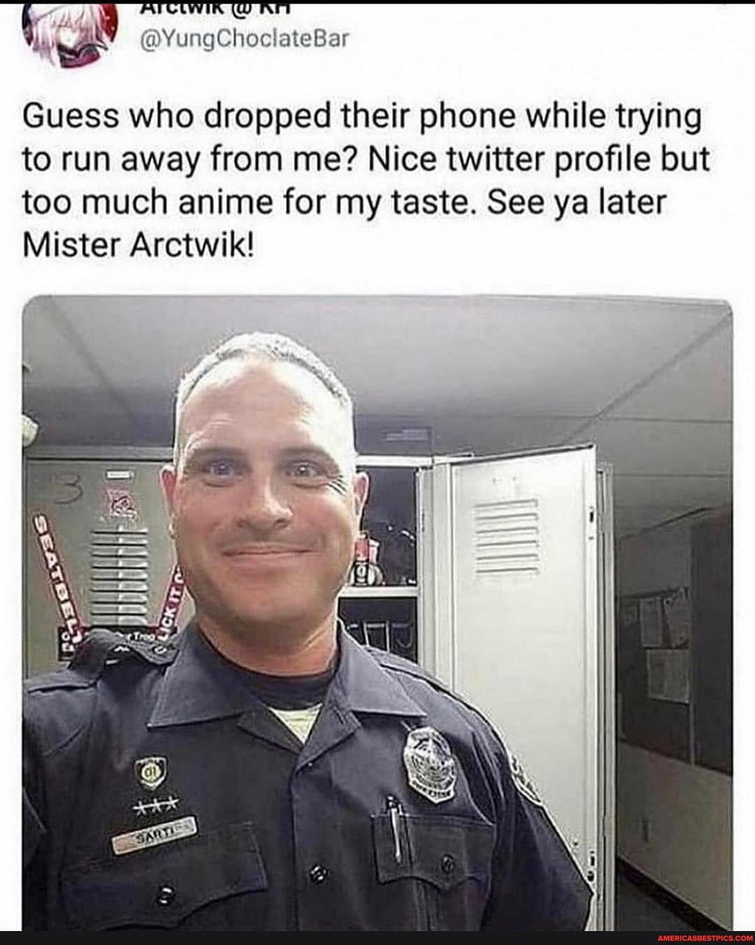 Guess who dropped their phone while trying to run away from me? Nice twitter profile but too much anime for my taste. See ya later
Mister Arctwik!