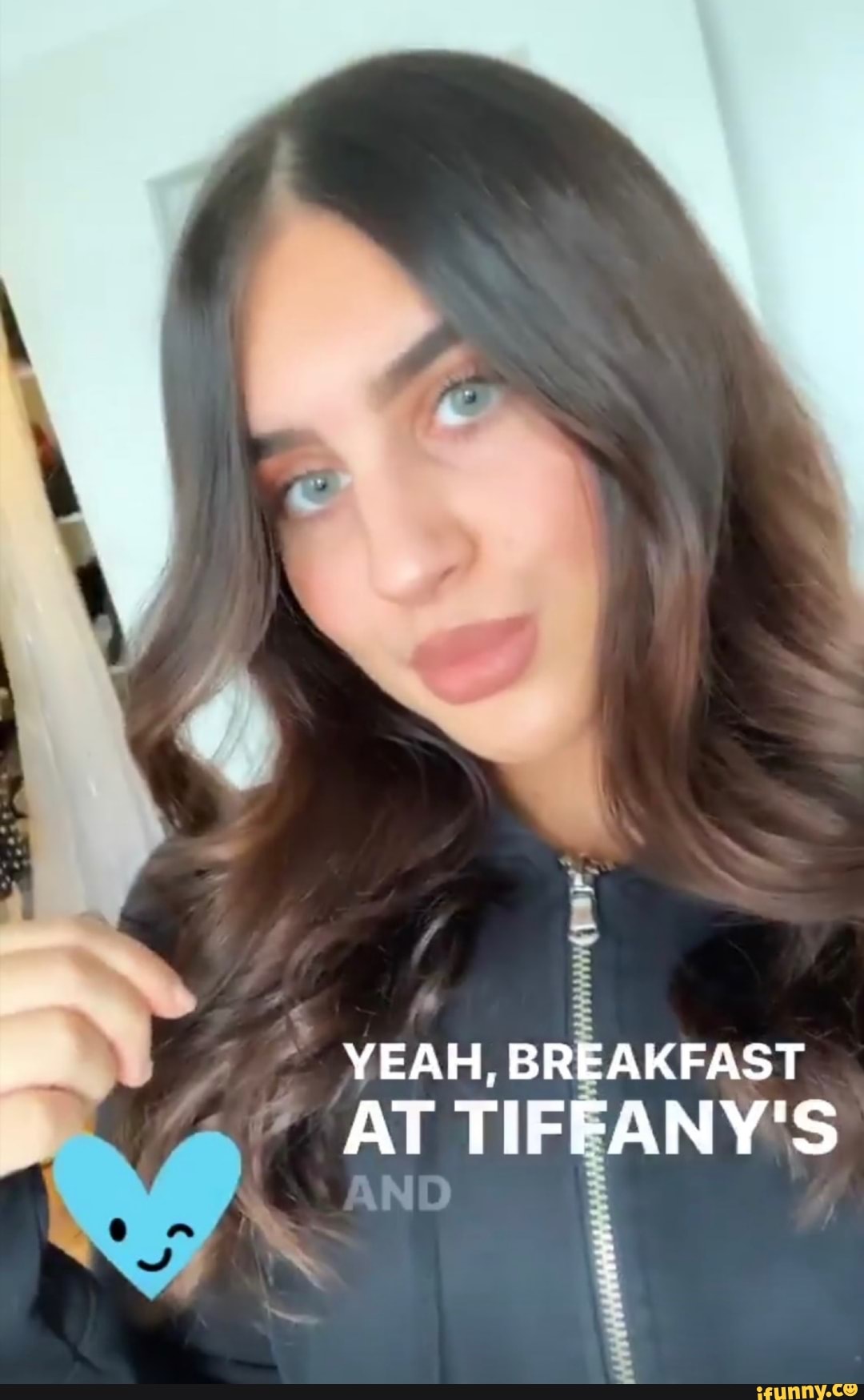 5 VEAH,
14? "AT TIFÉANY'S
AND