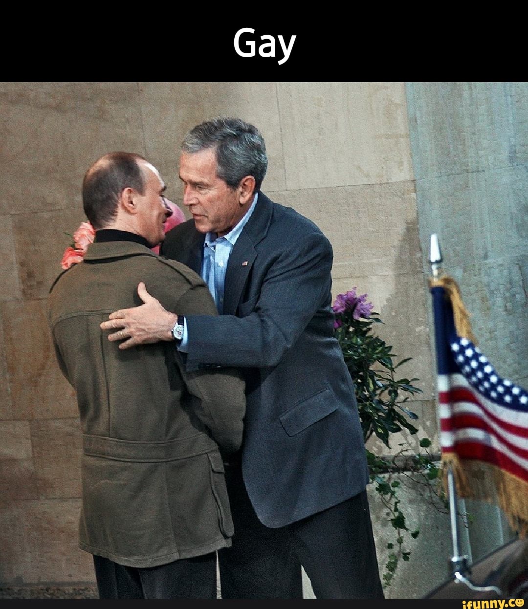 Путин обнимается с Бушем