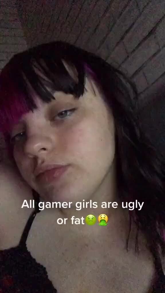 Fat gamer girl