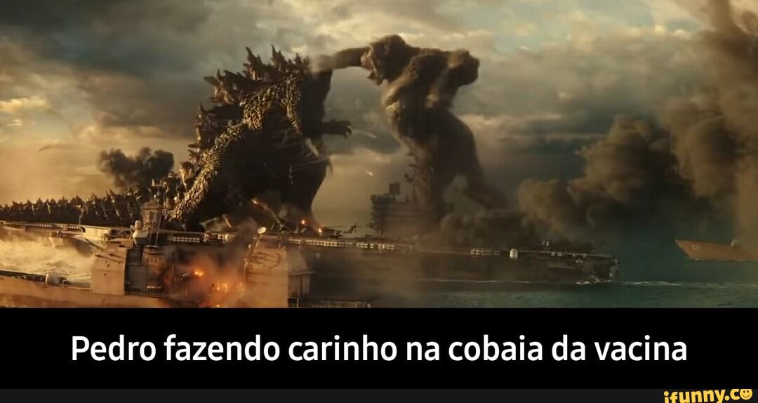 Pedro fazendo carinho na cobaia da vacina - Pedro fazendo carinho na cobaia da vacina