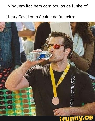 Ninguém fica bem com óculos de funkeiro"
Henry Cavill com óculos de funkeiro:
PÁ