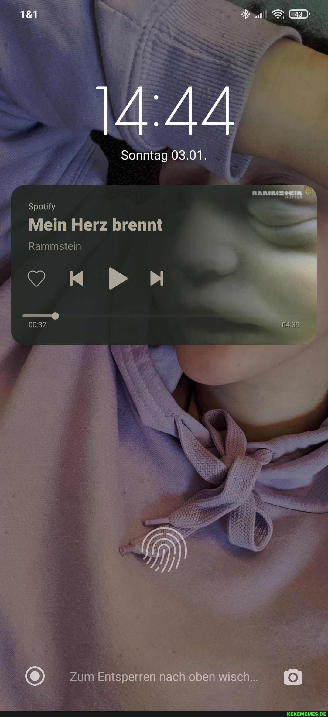Sonntag 03.01.
Spotify
Mein Herz brennt
Rammstein
Zum Entsperren nach oben wisch...