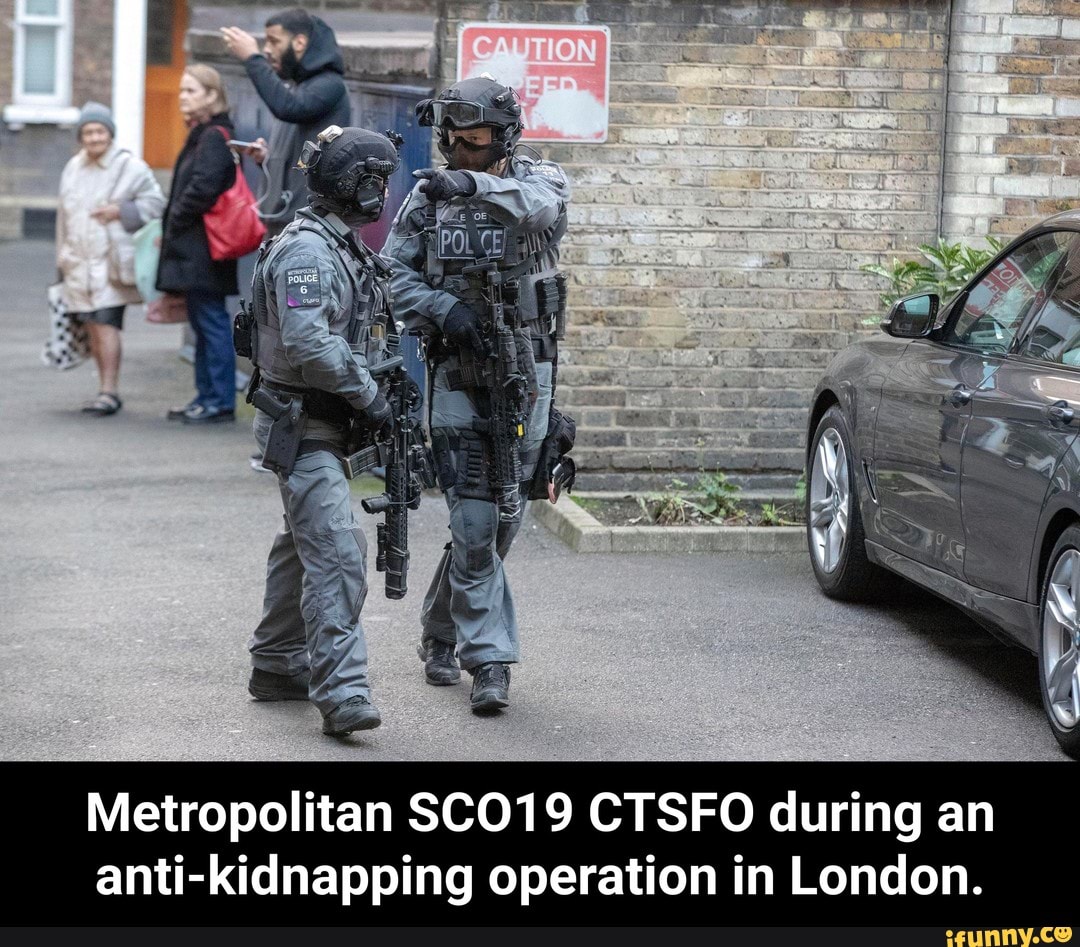 Metropolitan SC019 CTSFO during an anti-kidnapping operation in London ...
