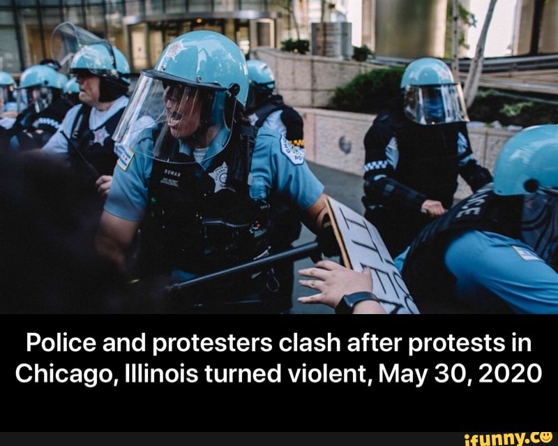 Police and protesters clash after protests in
Chicago, Illinois turned violent, May 30, 2020 - Police and protesters clash after protests in Chicago, Illinois turned violent, May 30, 2020