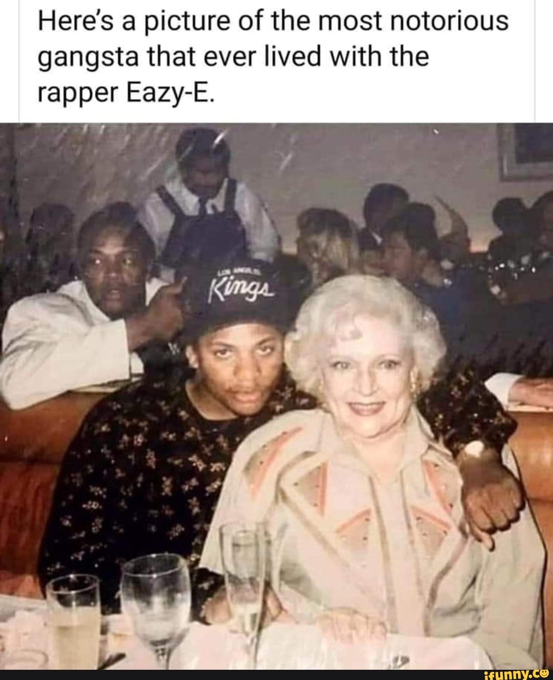 Here's a picture of the most notorious
gangsta that ever lived with the
rapper Eazy-E.
Eu