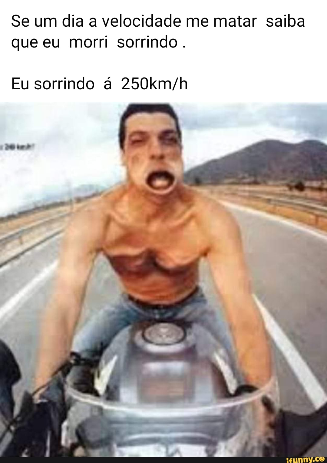 Se um dia a velocidade me matar saiba que eu morri sorrindo .
Eu sorrindo á