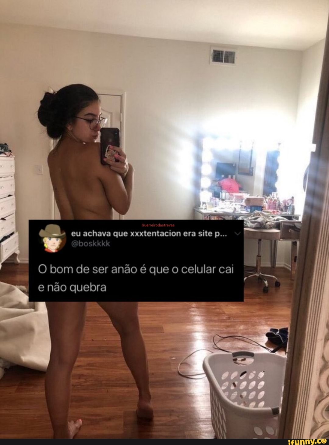 O bom de ser anão é que o celular cai
e não quebra