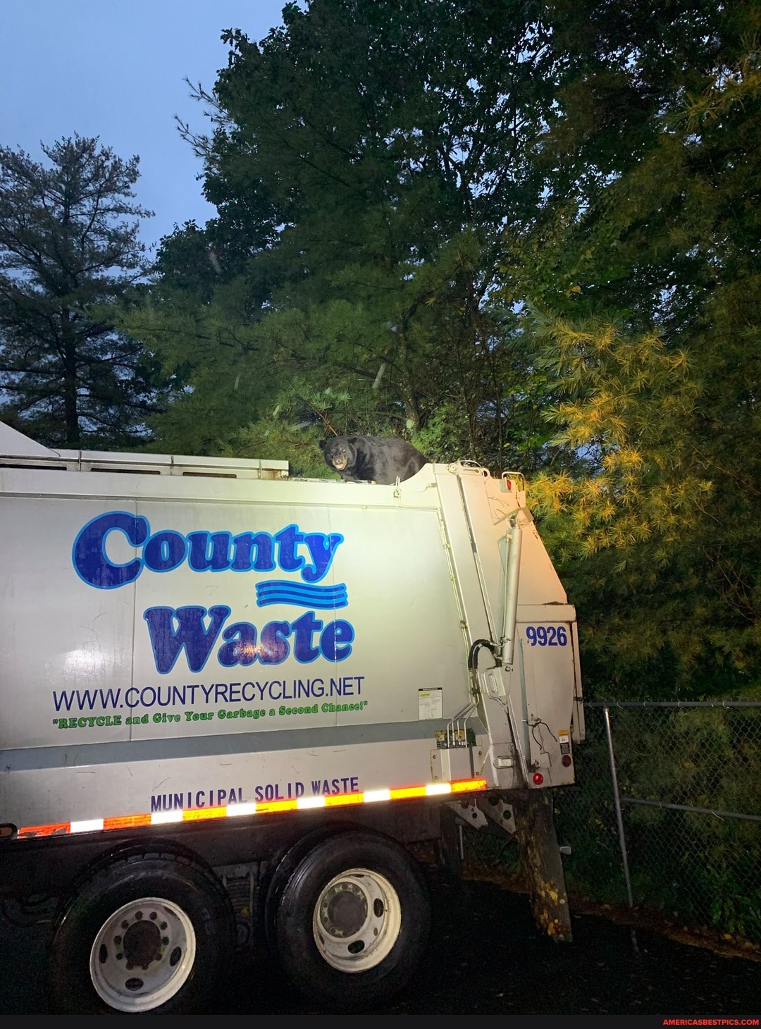 WWW.COUNTYRECY:
*RECYCLE and Give Your Garbage
WASTE
