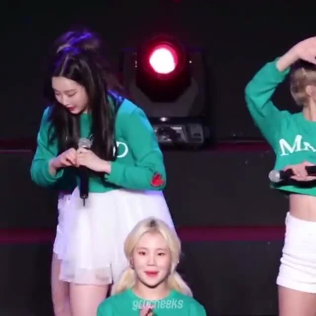 Momoland Memes Best Collection Of Funny Momoland Pictures On Ifunny - boom boom momoland nancy roblox