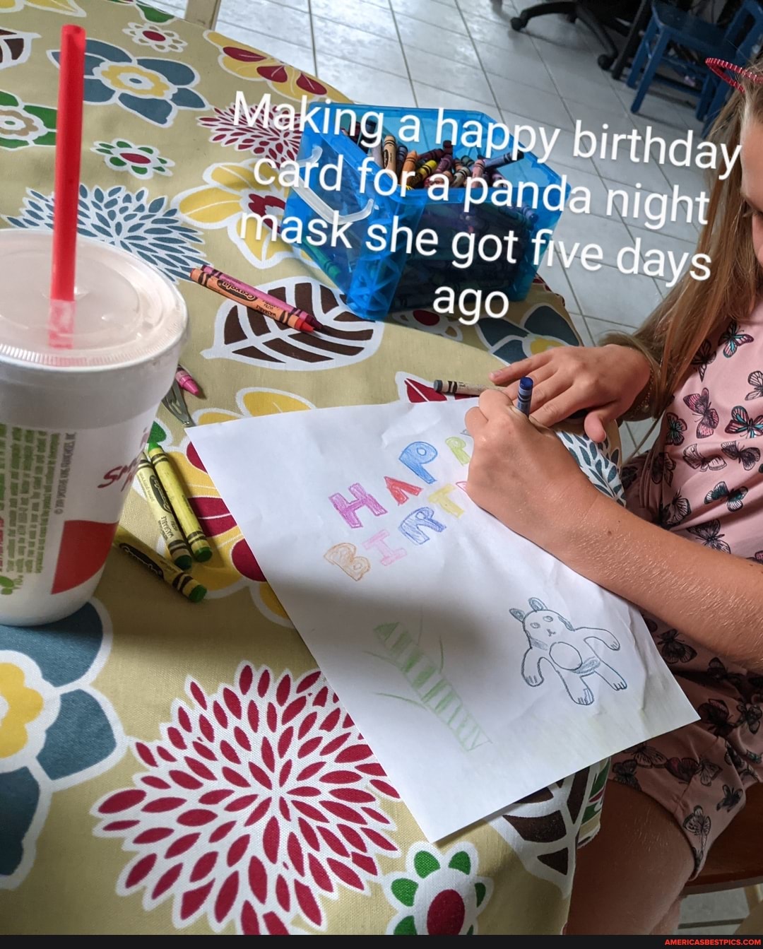 OO TTRAR
Making a Nappy birthday
Card for a panda night
Mask she got five days ago
