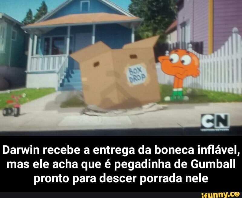 Darwin recebe a entrega da boneca inflável,
mas ele acha que é pegadinha de Gumball
pronto para descer porrada nele - Darwin recebe a entrega da boneca inflável, mas ele acha que é pegadinha de Gumball pronto para descer porrada nele
