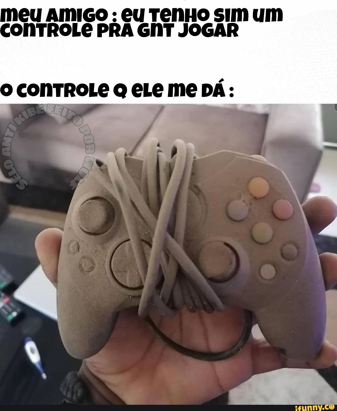 eu amiGo : eu TenHo sim um
ONTROLE PRA GNT JOGAR
CONTROLO Q eLe me DÁ: