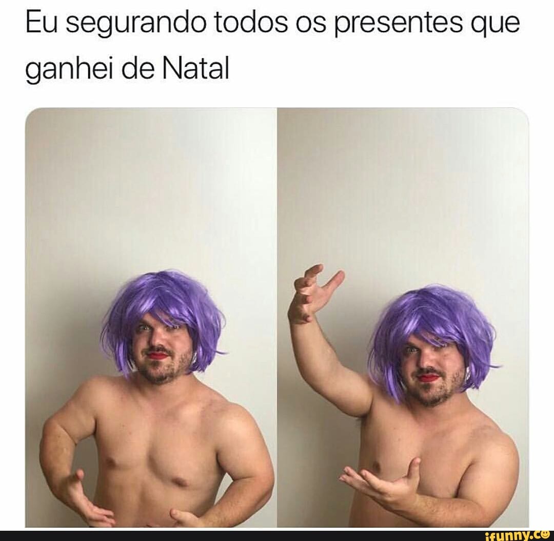 Eu segurando todos os presentes que
ganhei de Natal