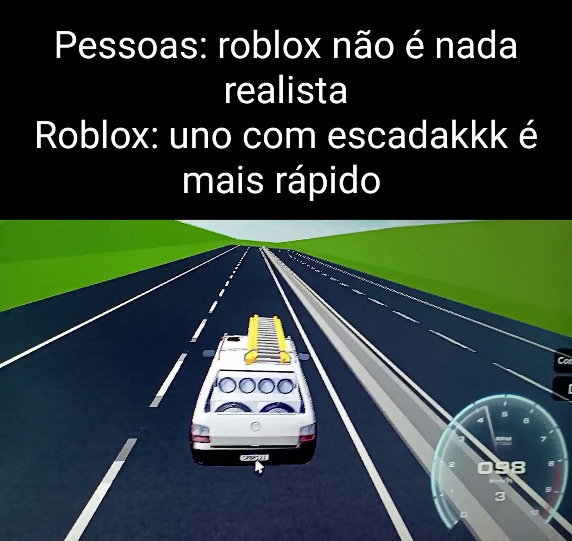 Pessoas: roblox não é nada realista Roblox: uno com escadakkk é