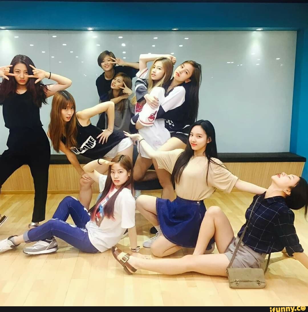 kpop, jihyo, momo, dahyun, jeongyeon, tzuyu, sana, mina, nayeon, chaeyoung, twice