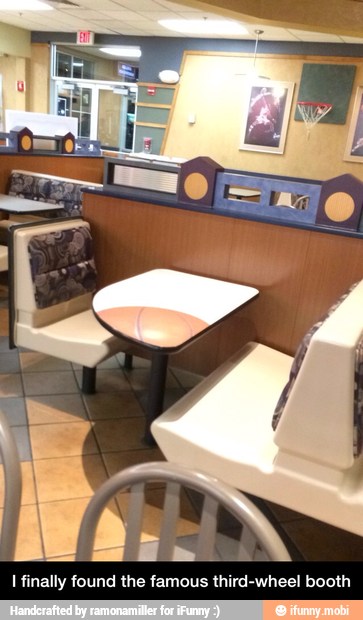 I finally found the famous third-wheel booth - I finally found the famous third-wheel booth