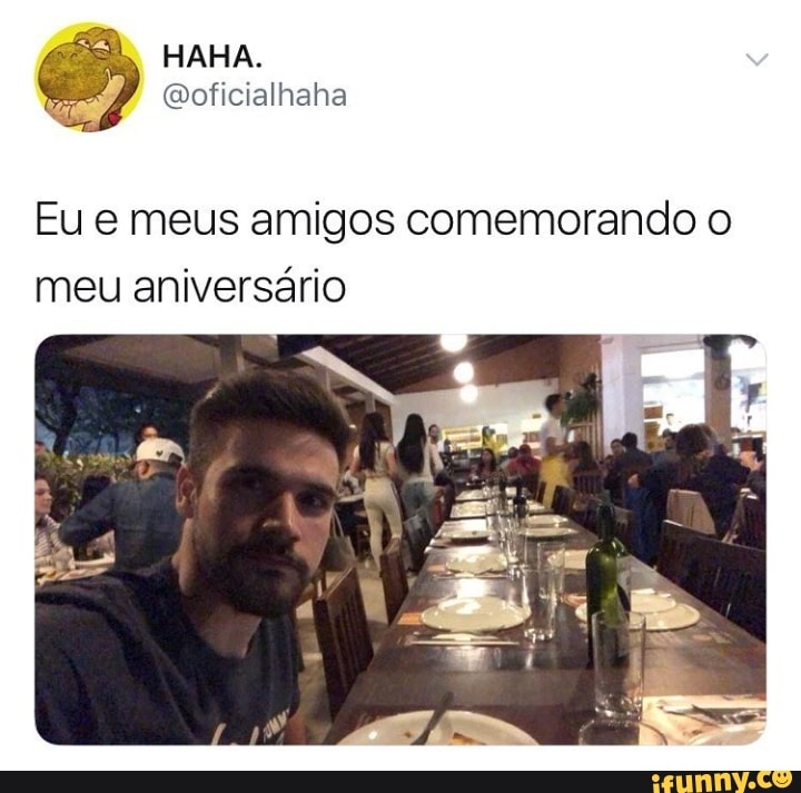Eu e meus amigos comemorando o
meu aniversário