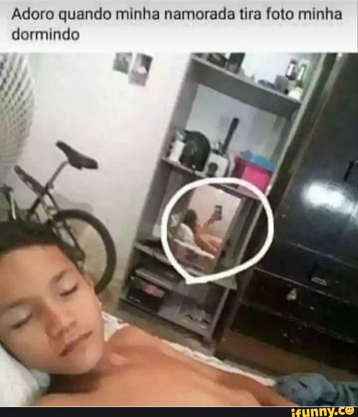 Adoro quando minha namorada tira foto minha
dormindo