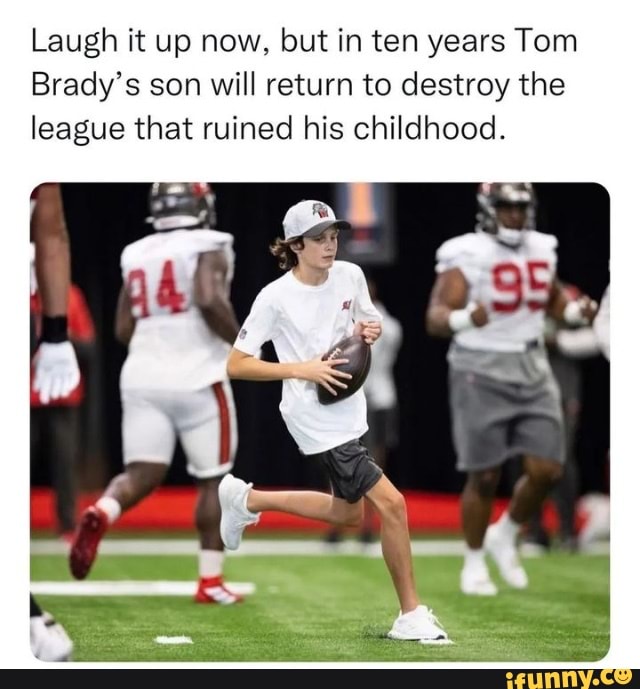 The Funniest Memes and Reactions to Tom Brady's NFL Return