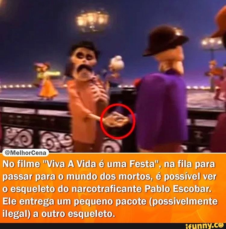 (OMelhorCena
= -
No filme Viva Vida é uma Festa". na fila para
passar para o mundo dos mortos. é possível ver o esqueleto do narcotraficante Pablo Escobar.
Ele entrega um pequeno pacote (possivelmente ilegal) a outro esqueleto