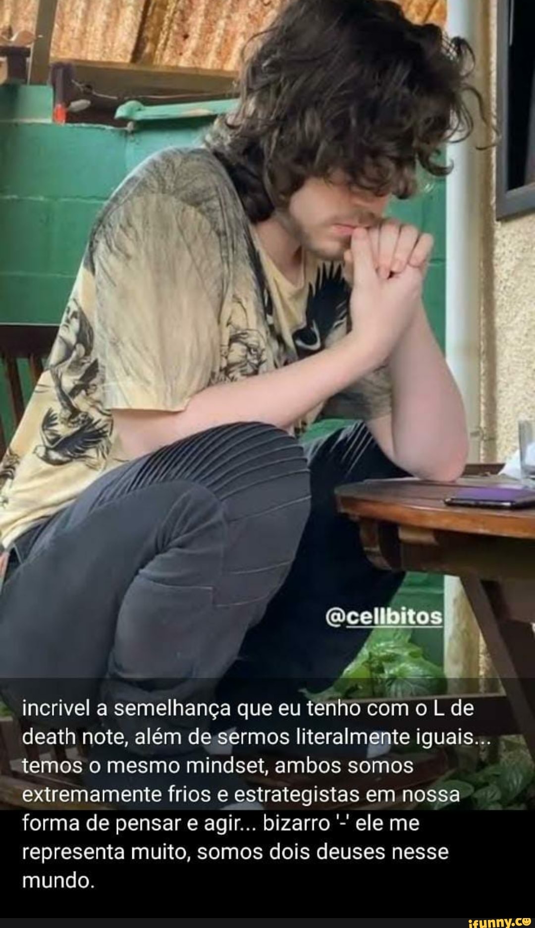 Ocellbitos incrivel a semelhança que eu tenho com o L de death note ...