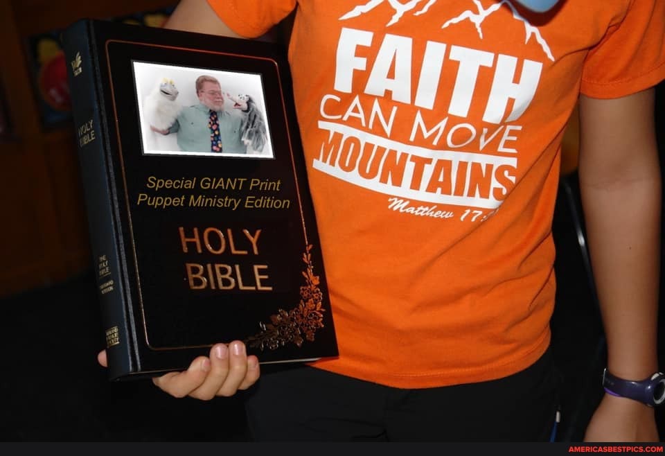 FAIT,
Special GIANT Print
Puppet Ministry Edition
BIBLE