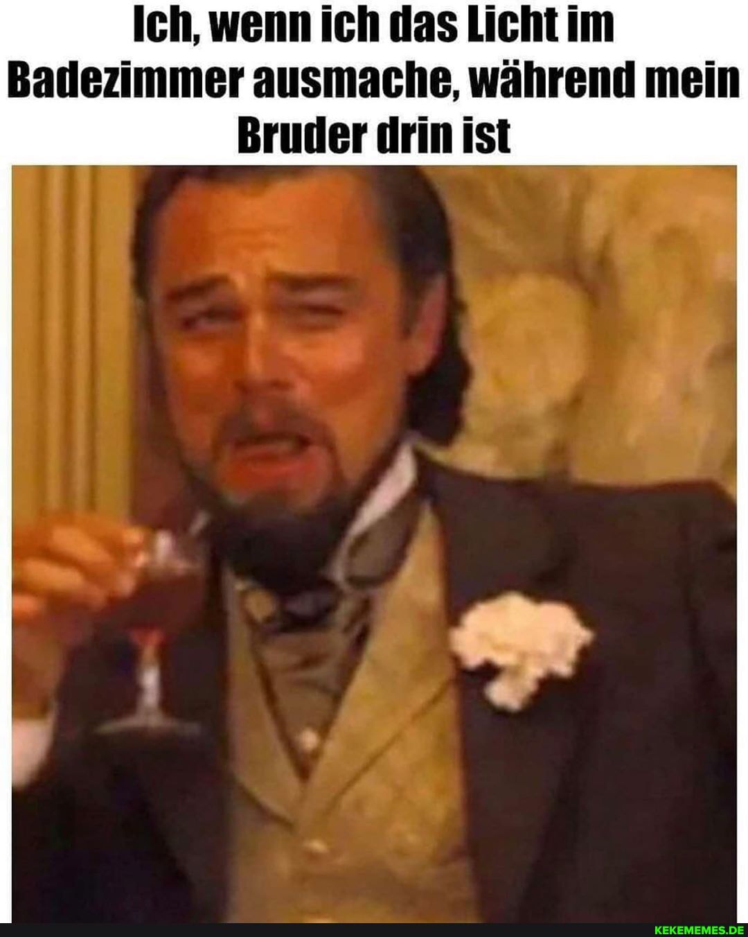 Ich, wenn ich das Licht im
Badezimmer ausmache, während mein
ist