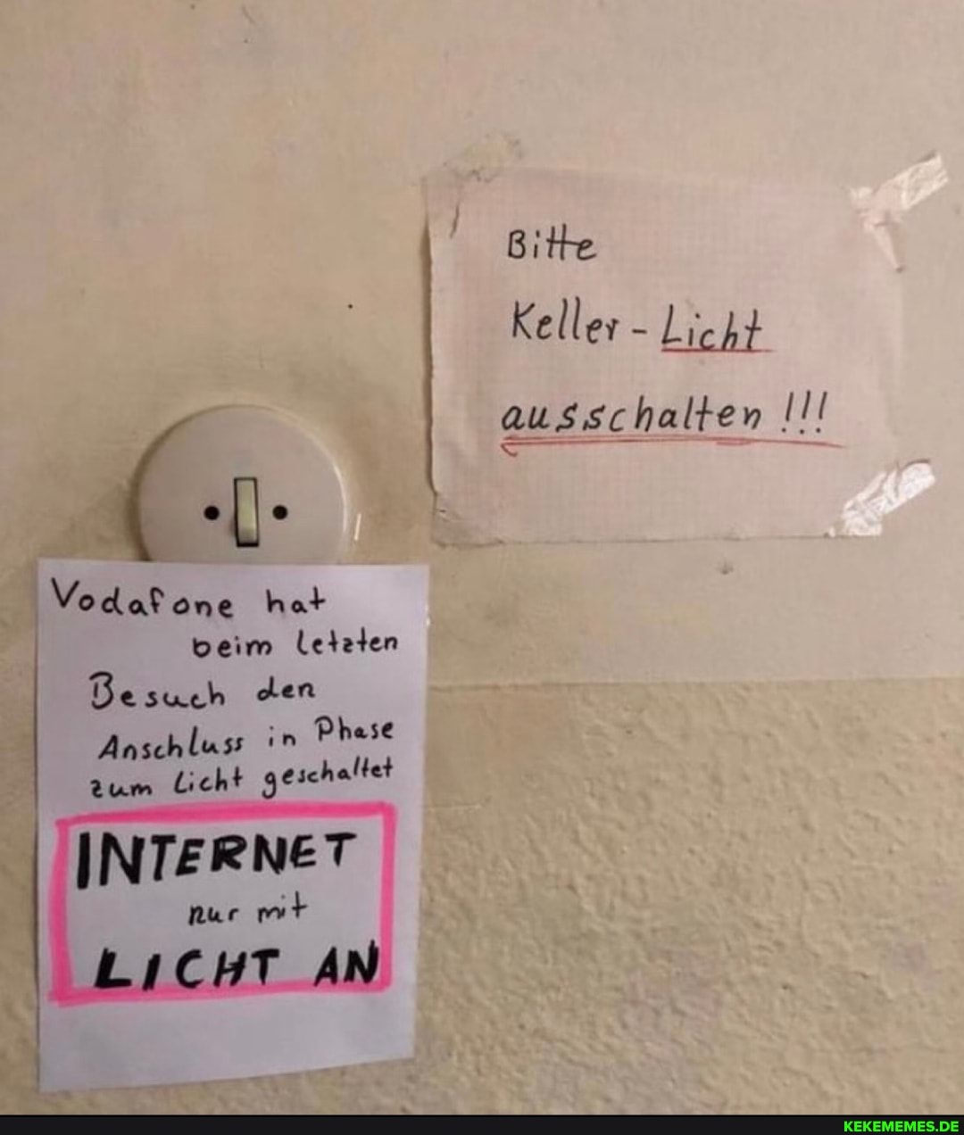 Bitte
I Keller Licht
ausschalten
.II- he
Vodat one hat beim Letzten
Besuch den
Anschluss Phase zum Licht geschaltet
INTERNET
nur mt
LICHT _AN