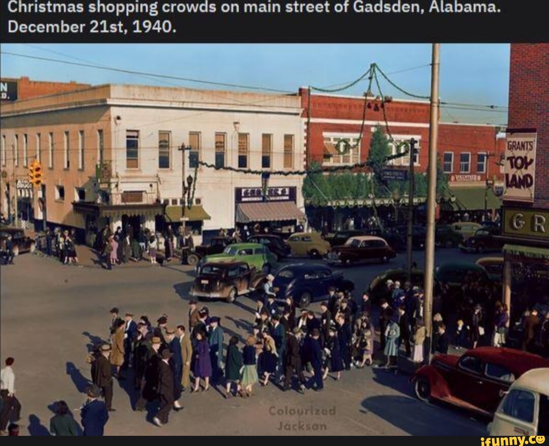 Christmas shopping crowds on main street of Gadsden, Alabama. December