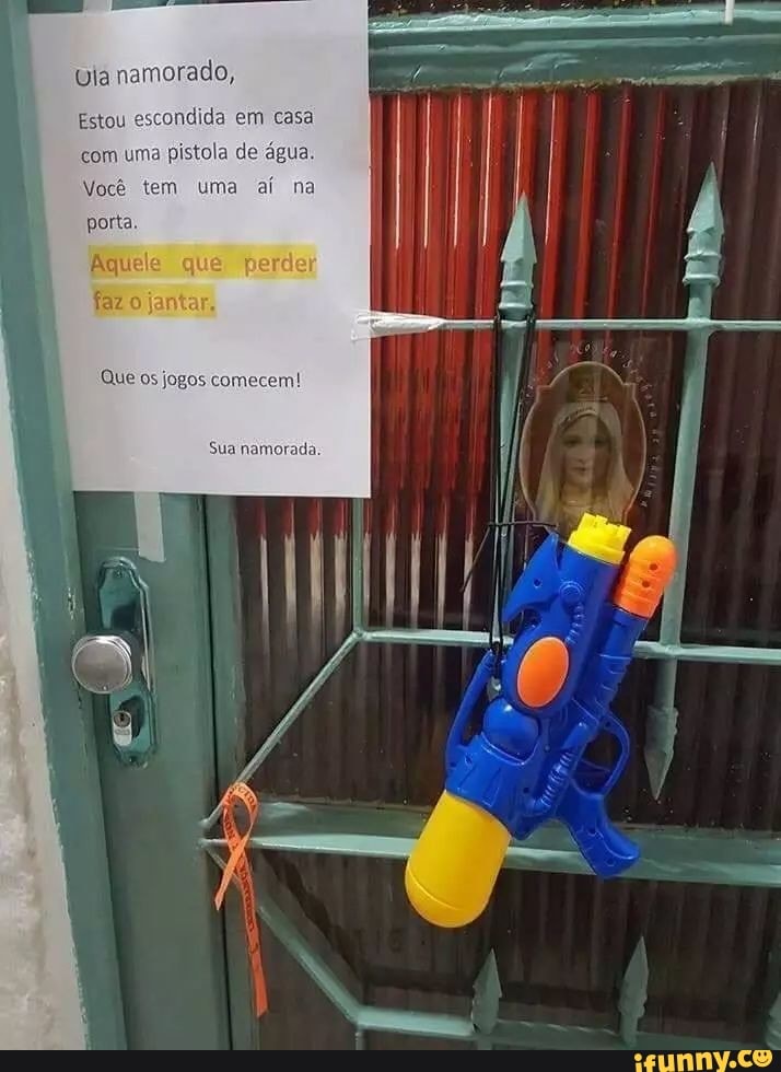 Dia namorado,
Estou escondida em casa com uma pistola de água.
Você tem uma aí na porta.
Que os jogos comecem!
Sua namorada