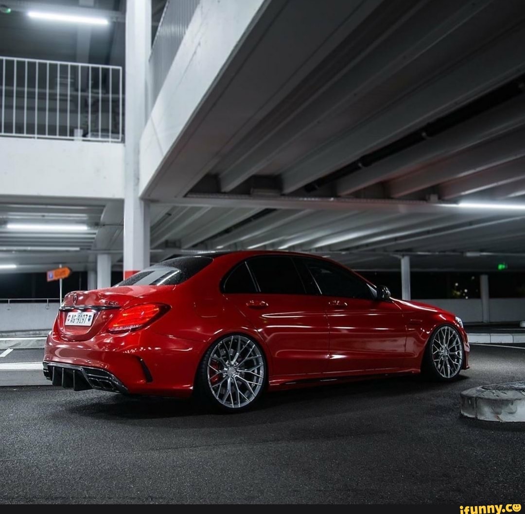 Mercedes Benz c63 AMG красный