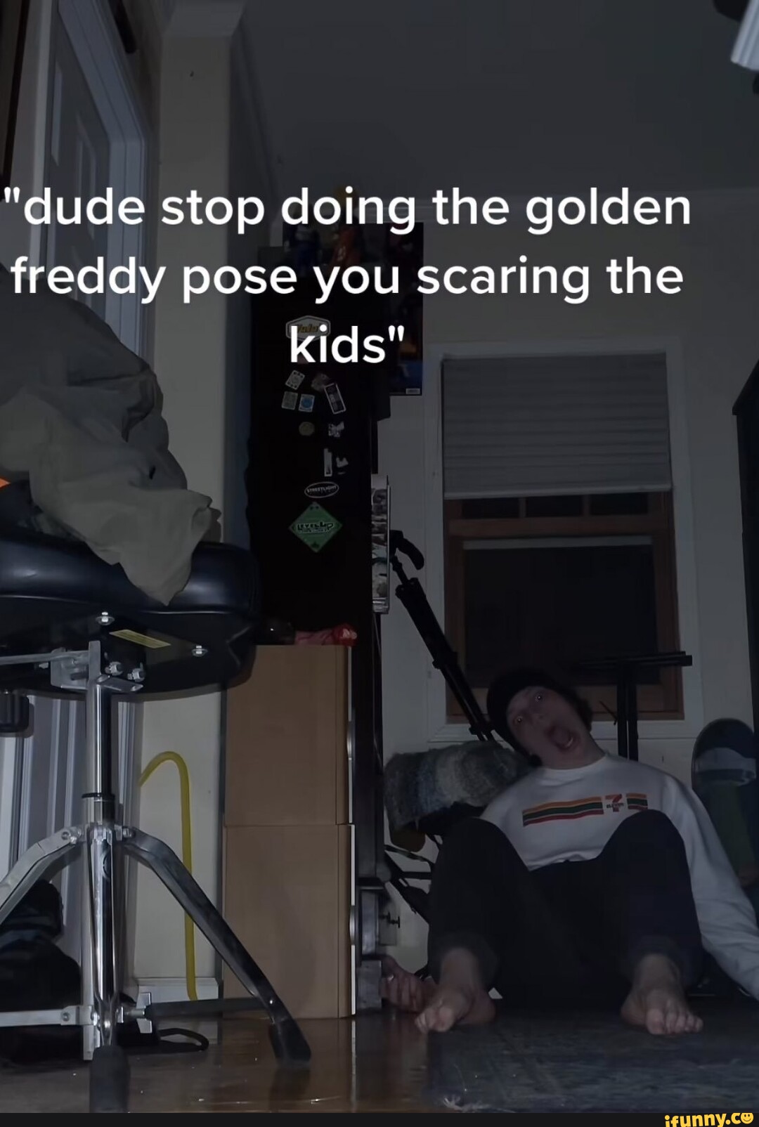 "dude stop doing the golden freddy pose you scaring the kids" I iFunny