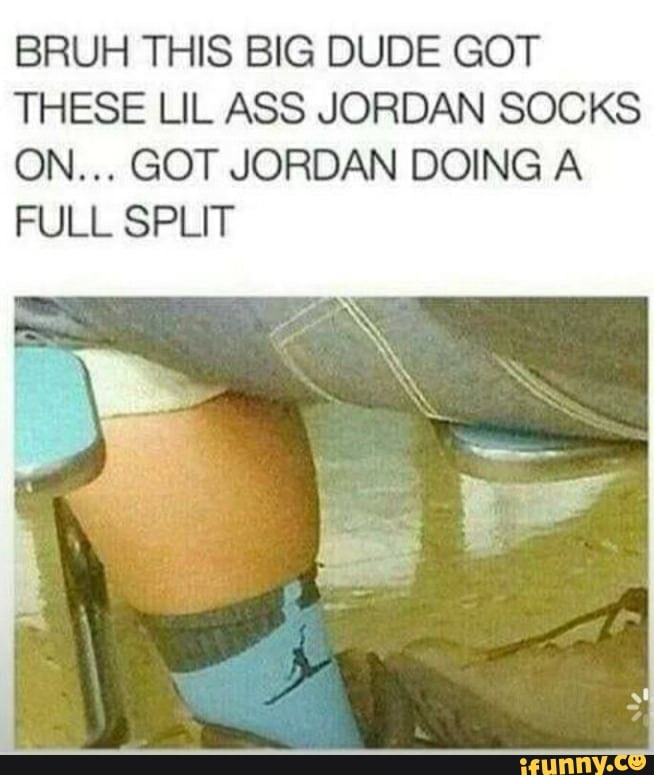 BRUH THIS BIG DUDE GOT THESE UL ASS JORDAN SOCKS ON... GOT JORDAN DOING A FULL SPLIT