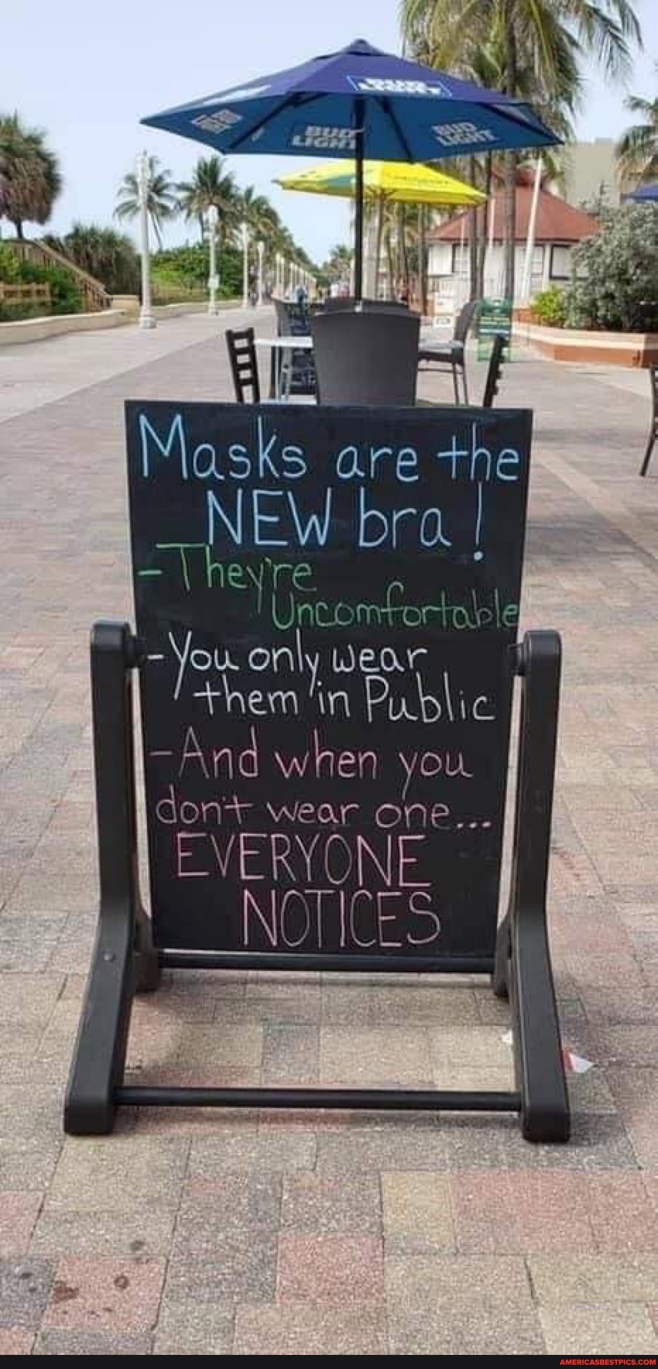 Mask are thel
NEW bra. I
hem y them in Public
-And when you.
wear one...
EVERYONE NOTICES I