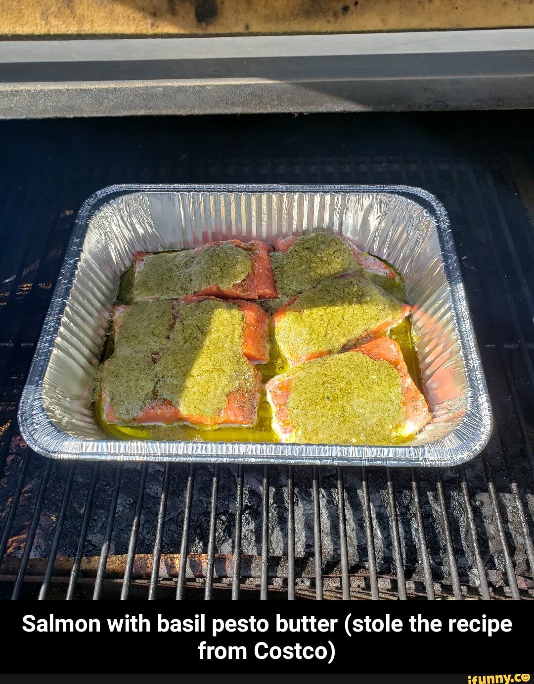 Salmon with basil pesto
butter (stole
the
recipe
from Costco) - Salmon with basil pesto butter (stole the recipe from Costco)